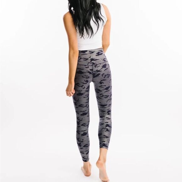 Zyia Active Silver Camo Supreme Hi-rise 7/8 24" Leggings Size 6/8 - Picture 3 of 8